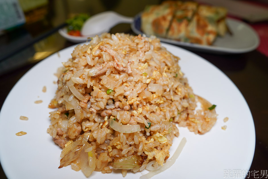 [捷運中山站美食]川畝園麵食館-必點小魚乾捲餅，服務人員很親切，排隊半小時很值得，大同區美食推薦