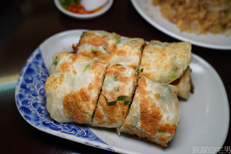 [捷運中山站美食]川畝園麵食館-必點小魚乾捲餅，服務人員很親切，排隊半小時很值得，大同區美食推薦