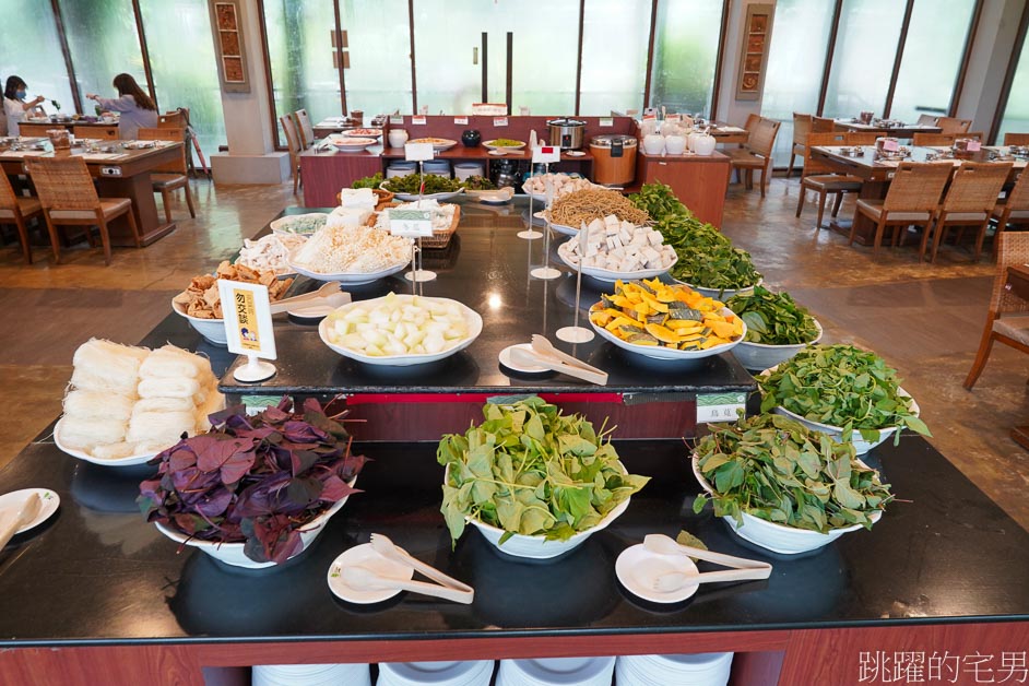 [台東親子景點]台東原生應用植物園「火鍋吃到飽」多種野菜，大推藥草戰鬥雞，還能牧場餵羊、鴕鳥，卑南景點