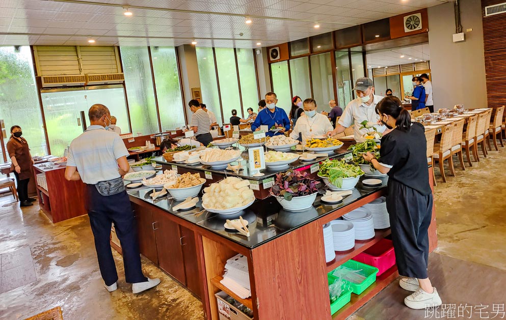 [台東親子景點]台東原生應用植物園「火鍋吃到飽」多種野菜，大推藥草戰鬥雞，還能牧場餵羊、鴕鳥，卑南景點