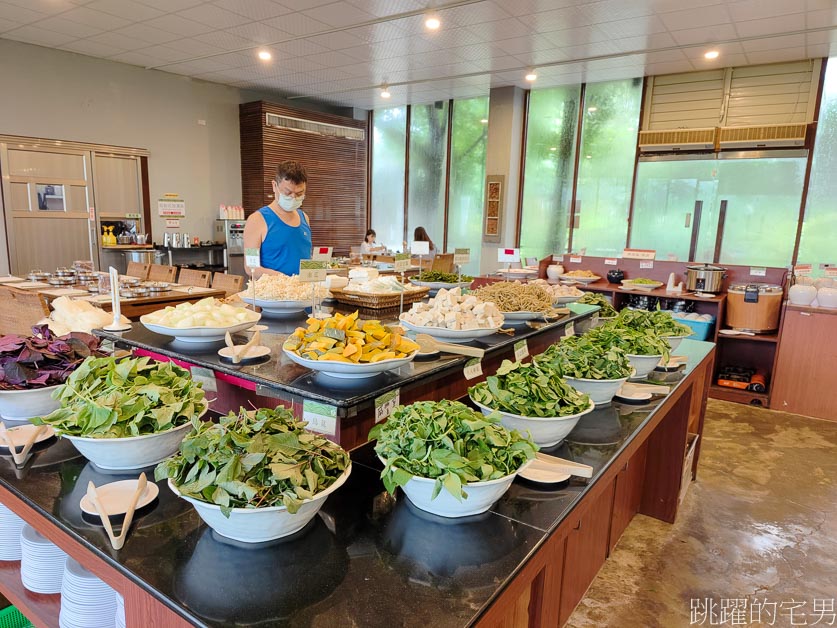 [台東親子景點]台東原生應用植物園「火鍋吃到飽」多種野菜，大推藥草戰鬥雞，還能牧場餵羊、鴕鳥，卑南景點