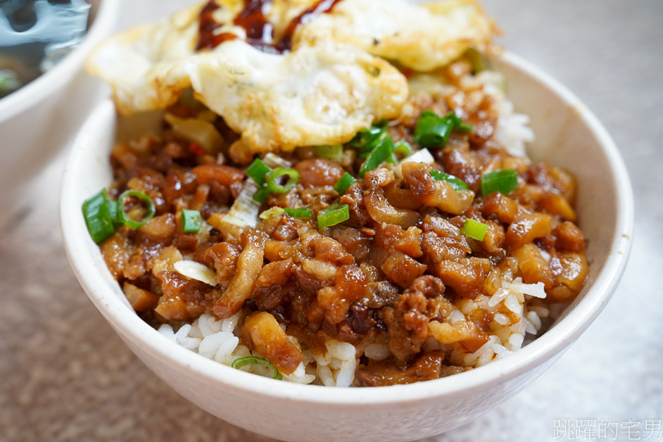 [花蓮美食]阿富早餐-滿滿滷肉的花蓮滷肉飯，醬汁多吃起來有夠爽，一早就有很開心