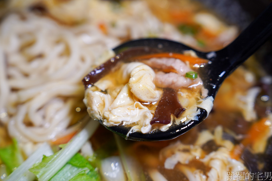 [吉安美食]西村的家-半熟蛋配上滷肉飯太迷人，食尚玩家推薦花蓮滷肉飯，牛肉麵、大滷麵、還有提供停車場