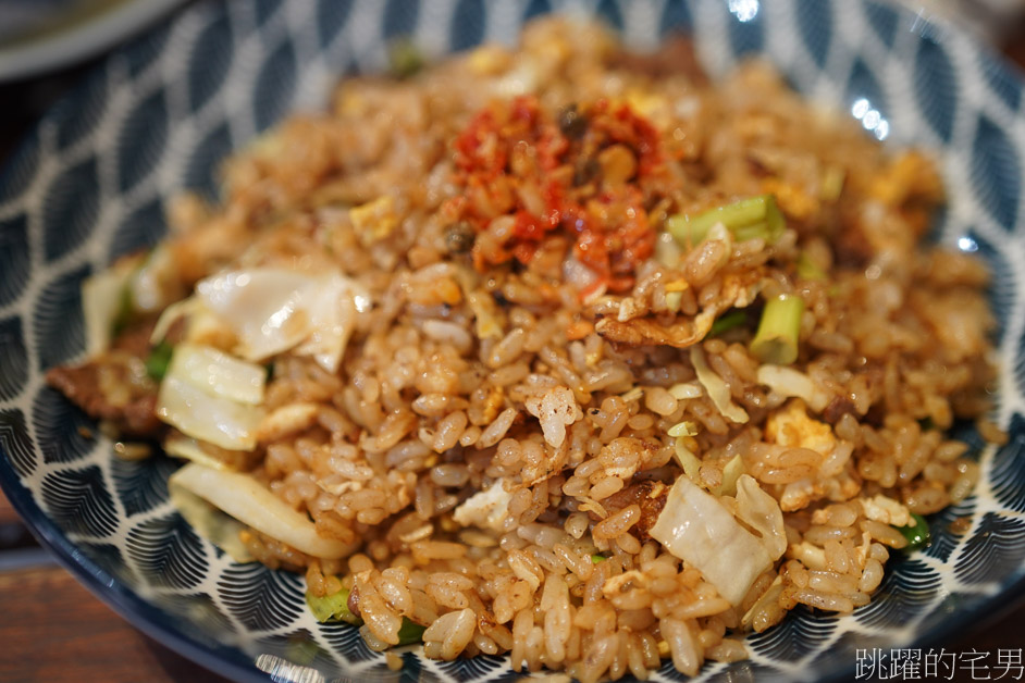 [花蓮美食]真功夫炒飯複合式餐飲-NG單一泡芙專賣店「花蓮炒飯推薦」盤底絲毫不油，口感還能油潤好吃，中二菜名我喊不出口啊~