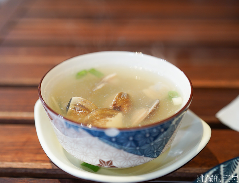 [花蓮美食]真功夫炒飯複合式餐飲-NG單一泡芙專賣店「花蓮炒飯推薦」盤底絲毫不油，口感還能油潤好吃，中二菜名我喊不出口啊~