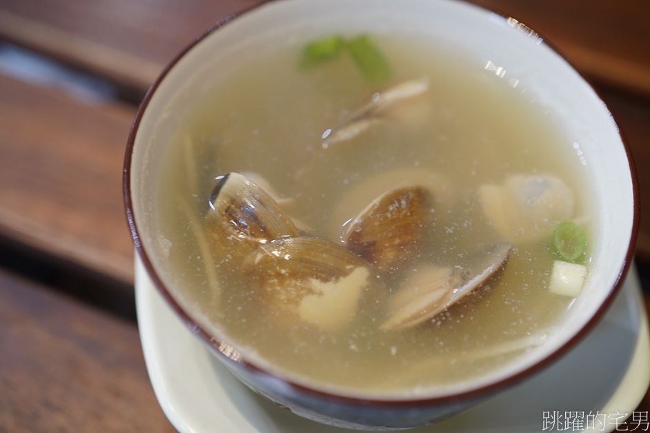 [花蓮美食]真功夫炒飯複合式餐飲-NG單一泡芙專賣店「花蓮炒飯推薦」盤底絲毫不油，口感還能油潤好吃，中二菜名我喊不出口啊~