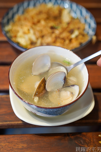 [花蓮美食]真功夫炒飯複合式餐飲-NG單一泡芙專賣店「花蓮炒飯推薦」盤底絲毫不油，口感還能油潤好吃，中二菜名我喊不出口啊~