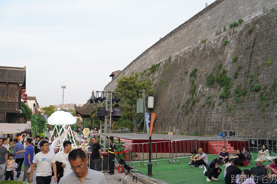 南京逛街必去「老門東歷史街區」明代古城牆之下古色古香商業街，先鋒書店、老門東星巴克等網紅店，南京景點推薦