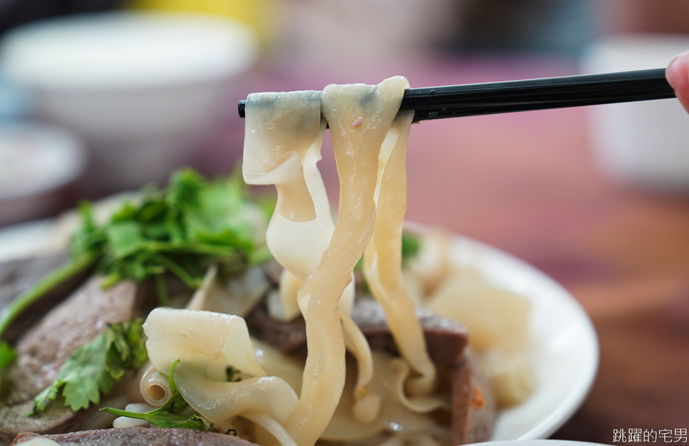 [南京復興美食]新華港式菜館-營業超過30年粵菜館，香港老師傅火候十足，腐乳空心菜、美極油爆蝦超好吃，還有包廂!