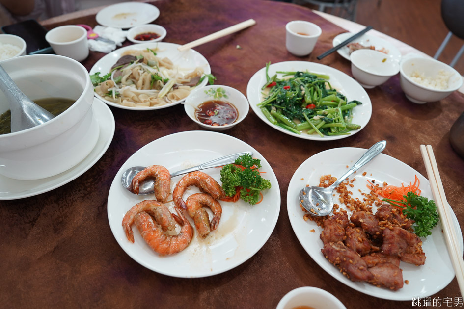 [南京復興美食]新華港式菜館-營業超過30年粵菜館，香港老師傅火候十足，腐乳空心菜、美極油爆蝦超好吃，還有包廂!