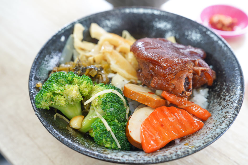 [花蓮美食]永和藥燉排骨推薦豬腳飯，口感好味道香! 美崙美食