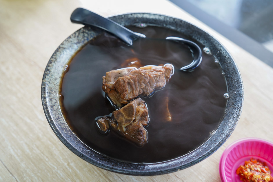 [花蓮美食]永和藥燉排骨推薦豬腳飯，口感好味道香! 美崙美食