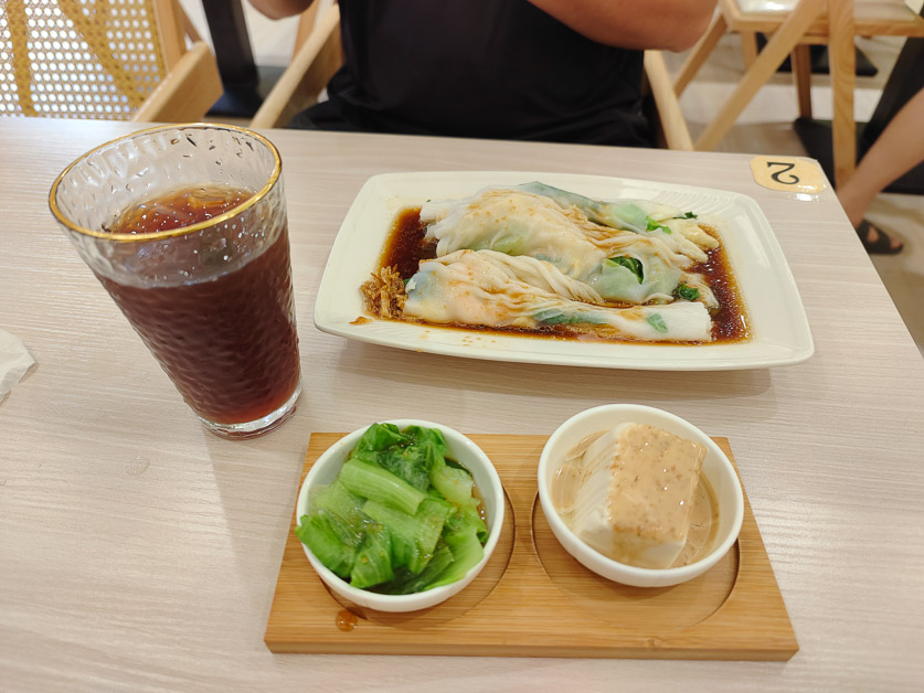 [花蓮美食]腸腸看廣式腸粉-原鮮蒸腸粉搬家改名，空間舒適冷氣涼，多種口味可選擇