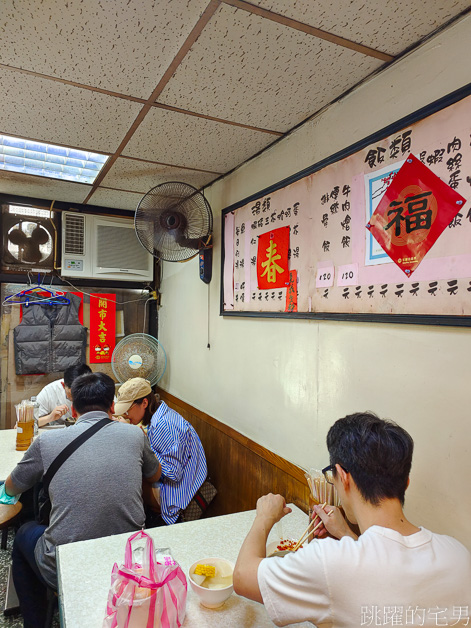 [中山站美食]赤峰街無名排骨飯-有鑊氣的牛肉燴飯必吃，先炸後滷的鮮嫩排骨可以先等等