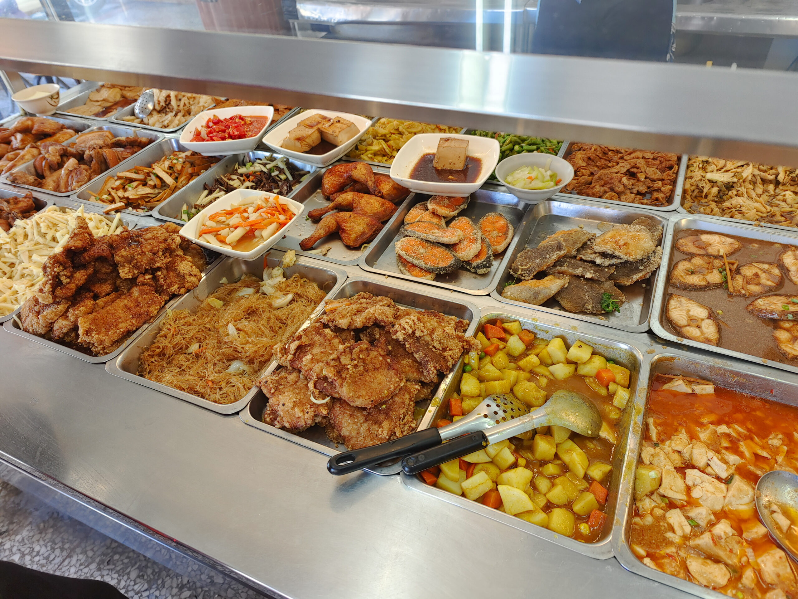 [花蓮美食]涼一夏自助餐-價格實惠，菜色新鮮，好吃的自助餐，下午有營業