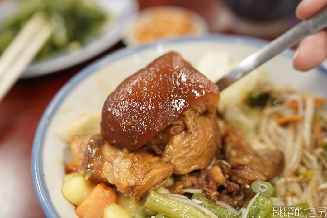 [花蓮美食]葉爸豬腳-滷肉飯必加辣蘿蔔乾，讓人吃不停，提供豬腳麵線