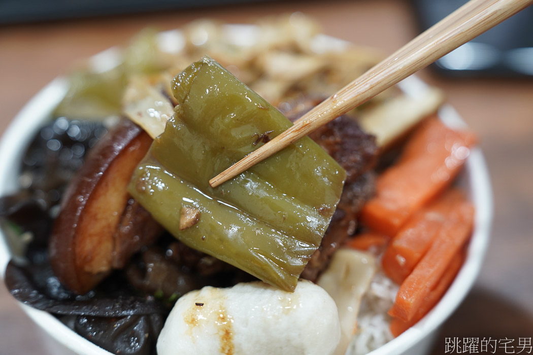 [花蓮美食]博愛街黑白切米粉湯-這家腿庫、小卷便當好吃味道夠! 而且還是花蓮下午有營業餐廳