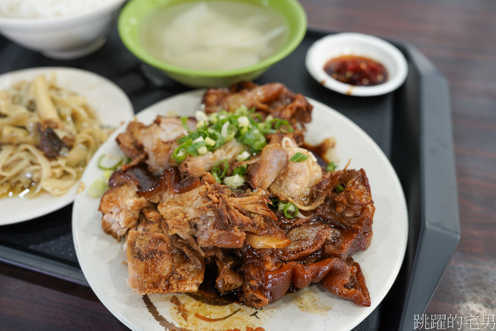 [大橋頭美食]老牌張豬腳飯-台北重口味豬腳超下飯，中段就是神，在地人都買豬腳便當，延三夜市豬腳好吃