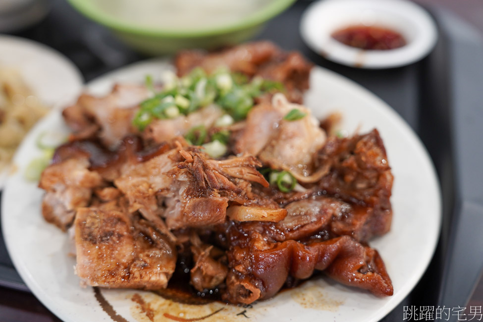 [大橋頭美食]老牌張豬腳飯-台北重口味豬腳超下飯，中段就是神，在地人都買豬腳便當，延三夜市豬腳好吃