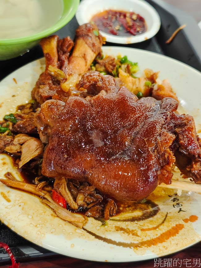 [大橋頭美食]老牌張豬腳飯-台北重口味豬腳超下飯，中段就是神，在地人都買豬腳便當，延三夜市豬腳好吃