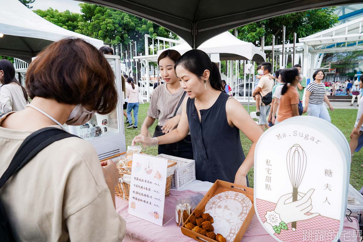 花蓮活動推薦「花蓮不排隊美食市集」氣氛超chill的美食市集，晚上還有露天電影，知名店家都在這，一次能買到