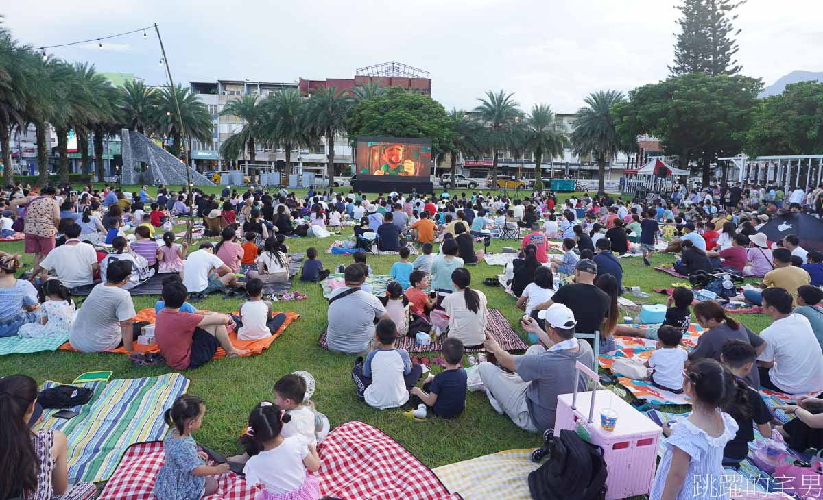 花蓮活動推薦「花蓮不排隊美食市集」氣氛超chill的美食市集，晚上還有露天電影，知名店家都在這，一次能買到