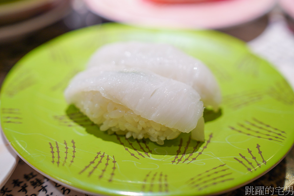 北海道札幌美食推薦「迴轉壽司根室花丸STELLAR PLACE店」來自鄂霍次克海的超新鮮食材，絕對是札幌必吃壽司，一定先拿號碼牌