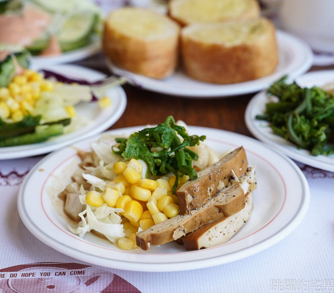 [花蓮美食]歡樂牛排屋-在地人都知道30年花蓮牛排館，老店不只是食物，而很多的共同記憶，花蓮下午有營業餐廳