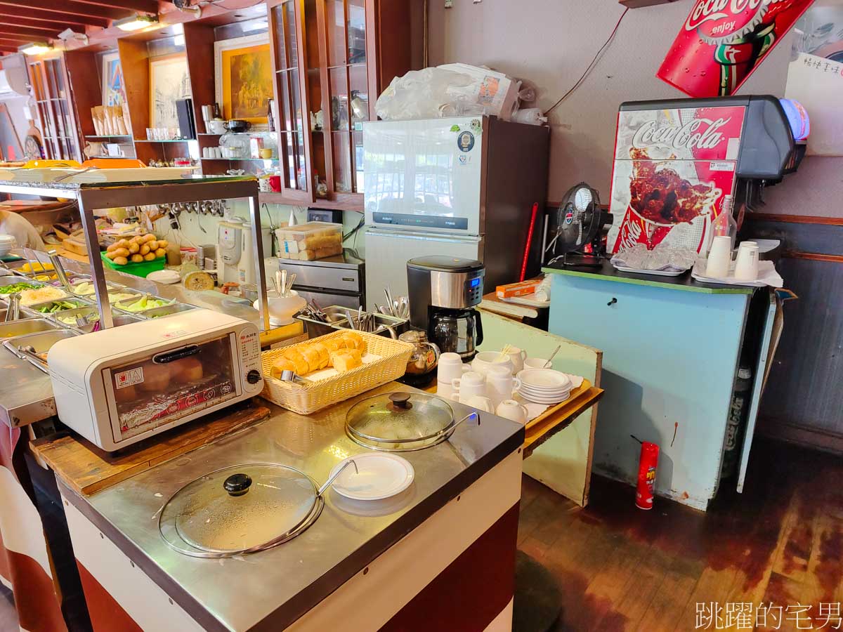 [花蓮美食]歡樂牛排屋-在地人都知道30年花蓮牛排館，老店不只是食物，而很多的共同記憶，花蓮下午有營業餐廳