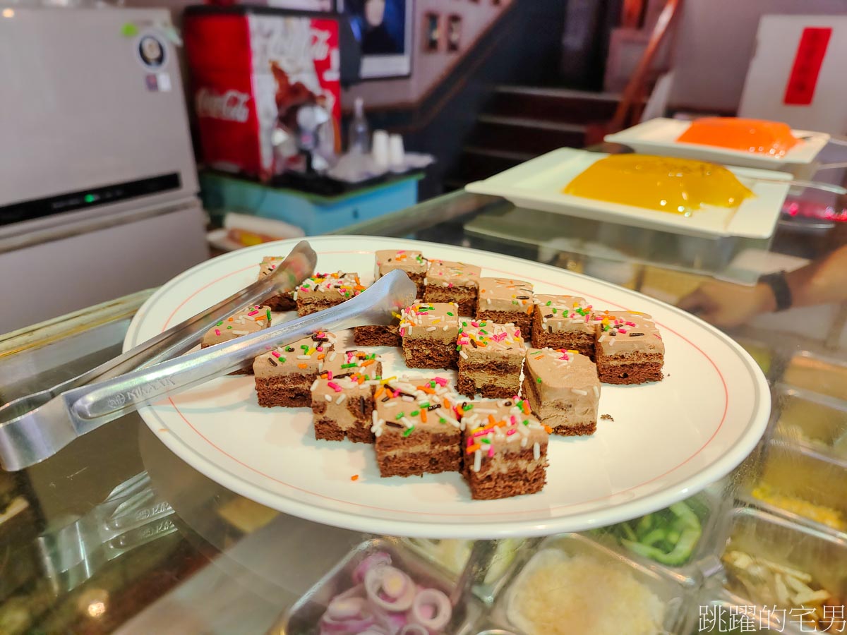 [花蓮美食]歡樂牛排屋-在地人都知道30年花蓮牛排館，老店不只是食物，而很多的共同記憶，花蓮下午有營業餐廳