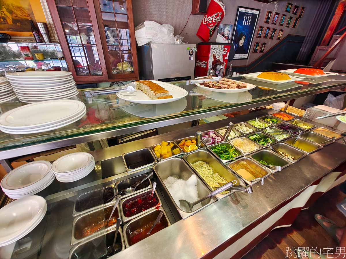 [花蓮美食]歡樂牛排屋-在地人都知道30年花蓮牛排館，老店不只是食物，而很多的共同記憶，花蓮下午有營業餐廳