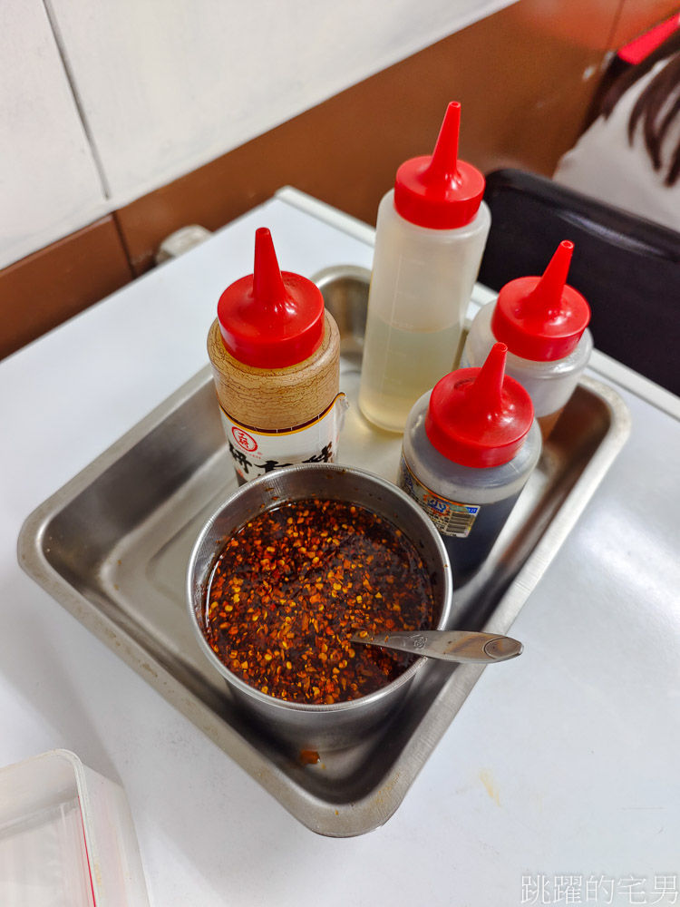 [花蓮美食]河南砂鍋手工扯麵（姐妹店）番茄蛋麵必吃，牛肉麵超實惠，直接拉開麵糰來煮麵?!  口感超有嚼勁!