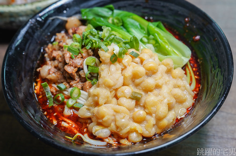 [古亭美食]蜀來飽川味小吃-台北豌雜麵吃到全身冒汗，香辣滋味想起在重慶吃麵的爽感! 酸辣粉、紅糖糍粑、重慶小麵通通有