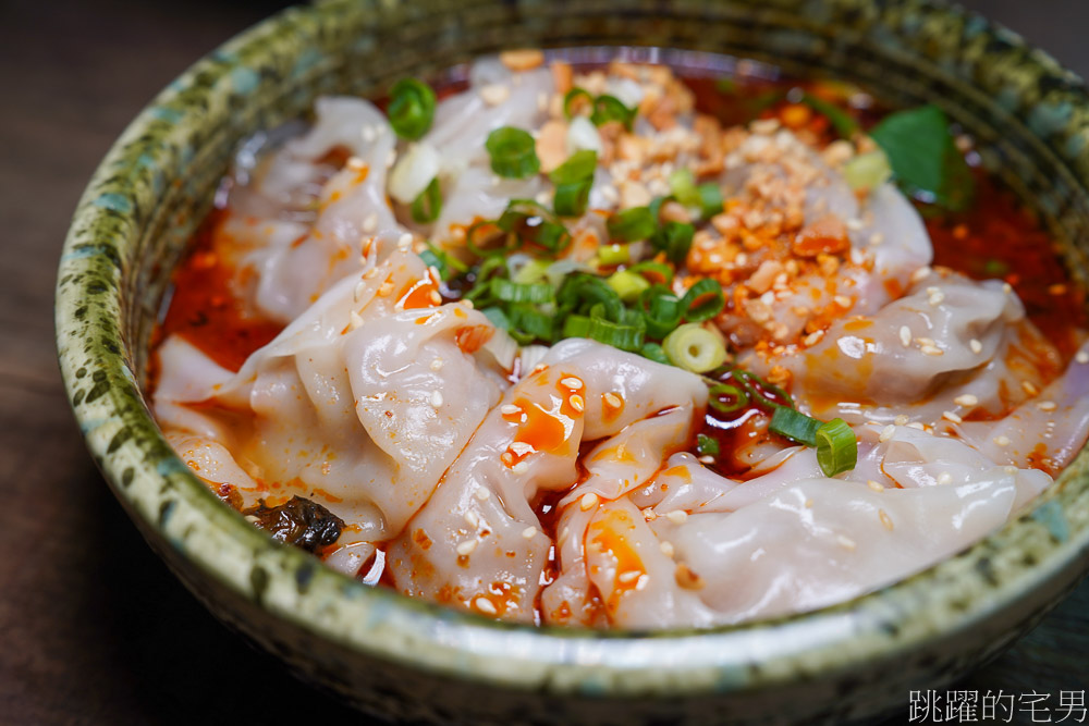 [古亭美食]蜀來飽川味小吃-台北豌雜麵吃到全身冒汗，香辣滋味想起在重慶吃麵的爽感! 酸辣粉、紅糖糍粑、重慶小麵通通有