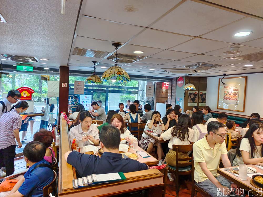 [國父紀念館美食]蘇阿姨比薩屋-超有名披薩炸雞店，不排隊我肯定吃爆，台北炸雞控有吃過嗎?