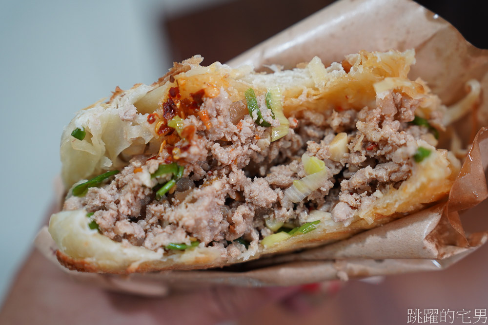 花蓮肉夾饃「有膜有樣肉夾膜花蓮店」經典必吃、黃悶雞肉夾饃等5種口味，打拋豬加店家特製辣椒更夠味