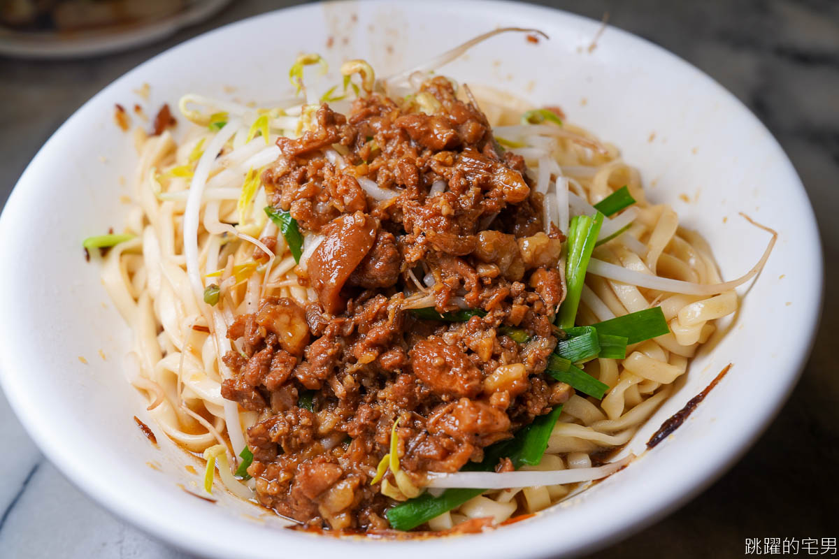 [花蓮美食]北濱麵店-滿滿肉燥乾麵充滿蒜香，我就愛這滋味! @跳躍的宅男