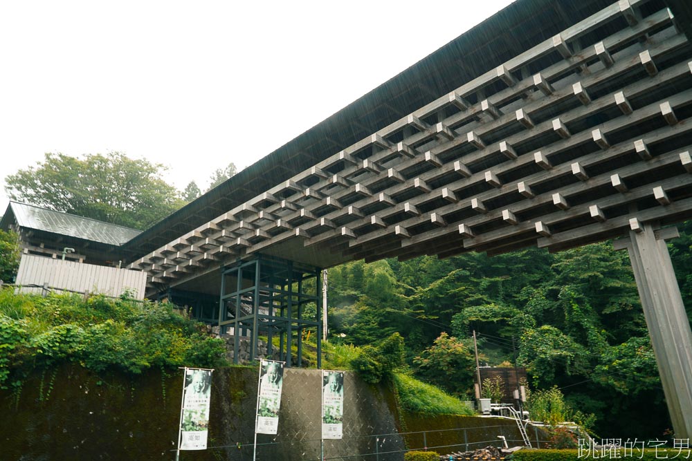 四國高知景點推薦「雲之上圖書館」 隈研吾建築群in檮原町寧靜小鎮，連公家機關都能這麼美，梼原町総合庁舎，雲之上酒店別館，雲の上ギャラリー，雲の上のカフェ，檮原座