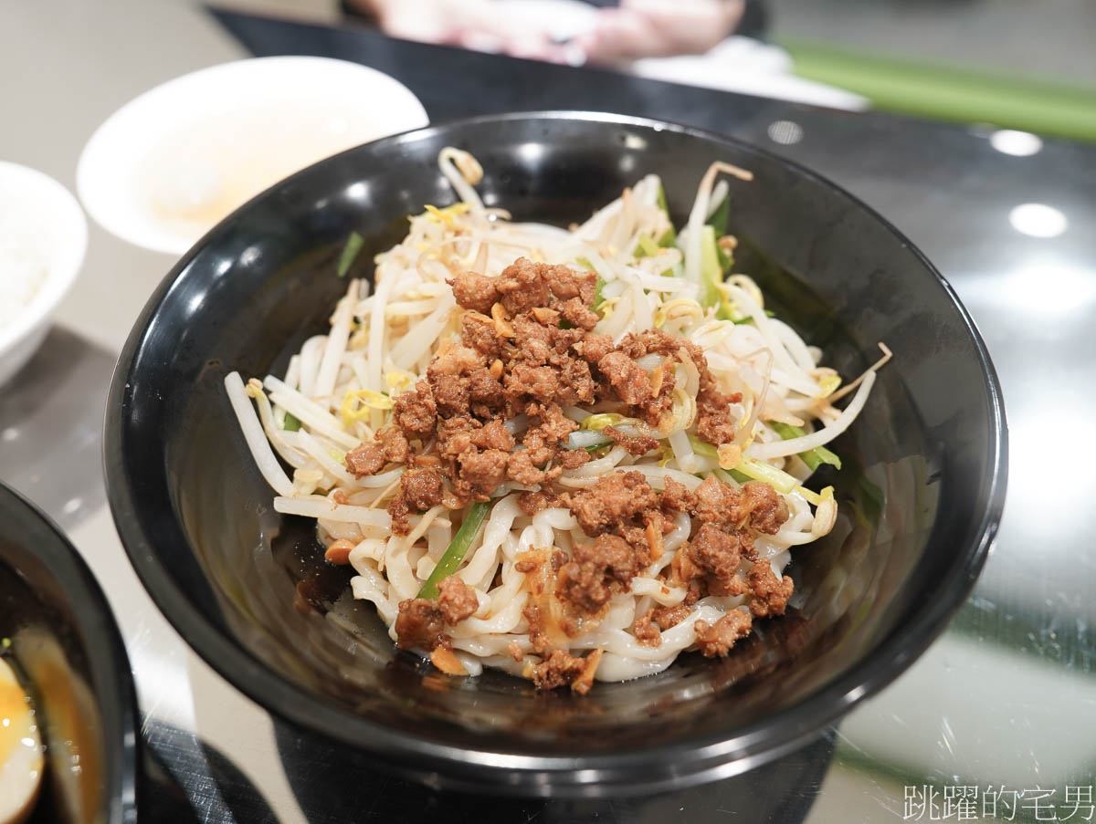 [花蓮美食]財庫大飯店-居然有30元陽春麵超便宜，肉燥飯也只要20元，還有鮮蚵腿庫飯ㄟ