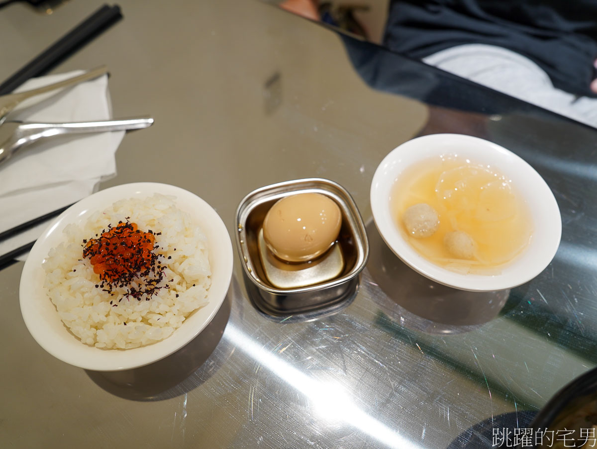 [花蓮美食]財庫大飯店-居然有30元陽春麵超便宜，肉燥飯也只要20元，還有鮮蚵腿庫飯ㄟ