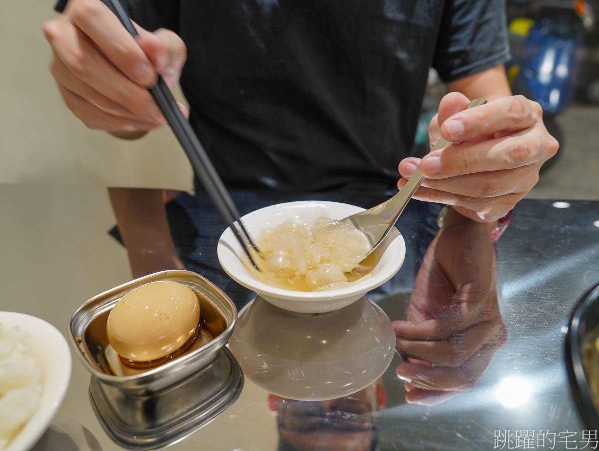 [花蓮美食]財庫大飯店-居然有30元陽春麵超便宜，肉燥飯也只要20元，還有鮮蚵腿庫飯ㄟ