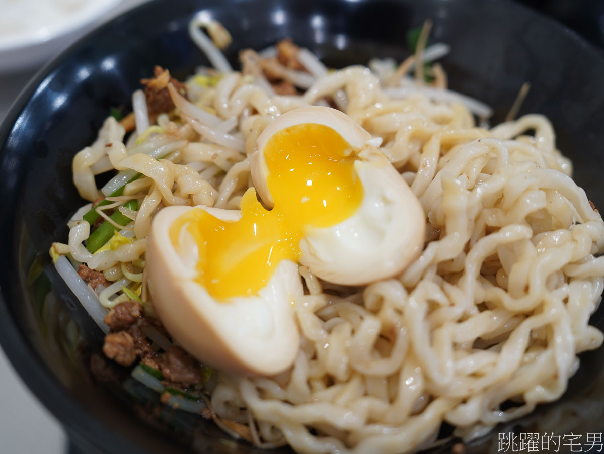 [花蓮美食]財庫大飯店-居然有30元陽春麵超便宜，肉燥飯也只要20元，還有鮮蚵腿庫飯ㄟ