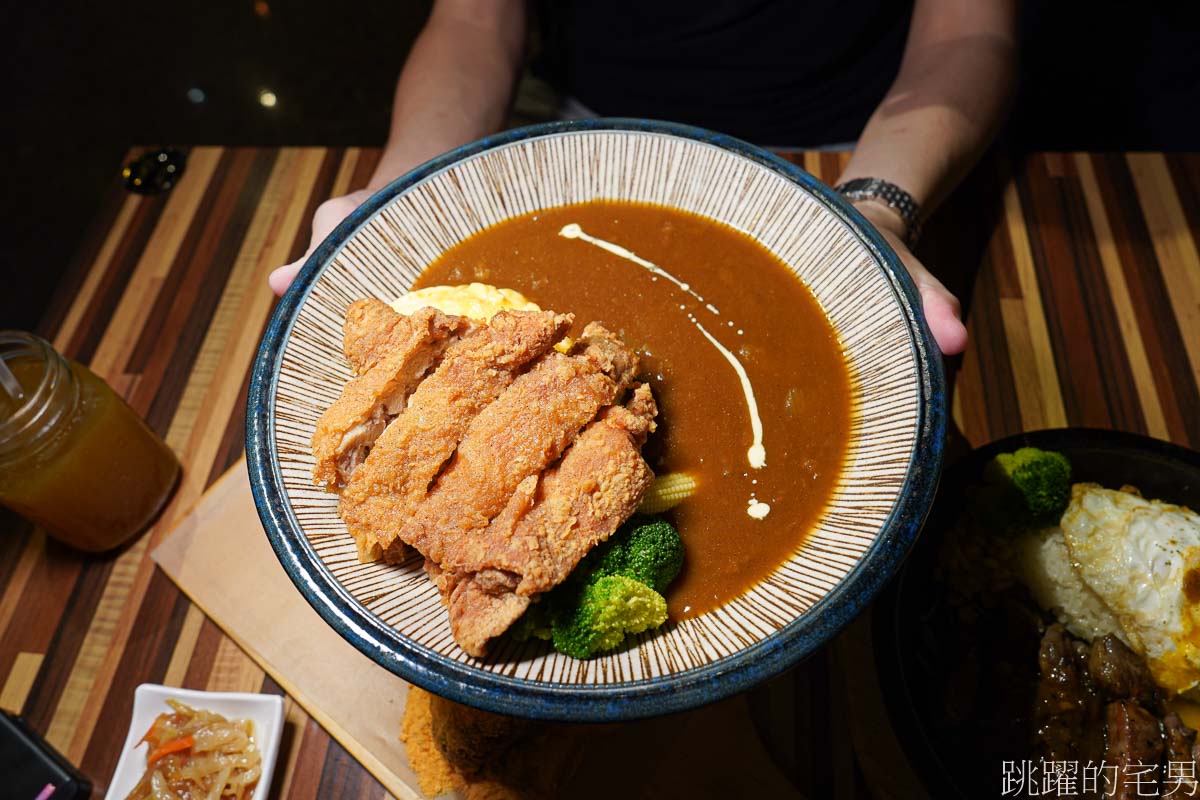 [花蓮美食]一燔炸雞咖哩飯花蓮莊敬店-空間環境舒服，菜單多樣，必吃溫體炸雞鮮嫩多汁還有8種口味，鐵板牛排、花蓮下午有營業餐廳