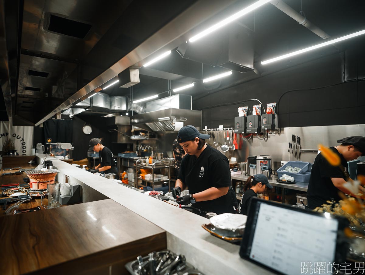 [花蓮美食]燚燿日燒肉地球旗艦店-花蓮燒肉店黑色系極簡設計質感好，假日中午有營業，燚燿日燒肉菜單