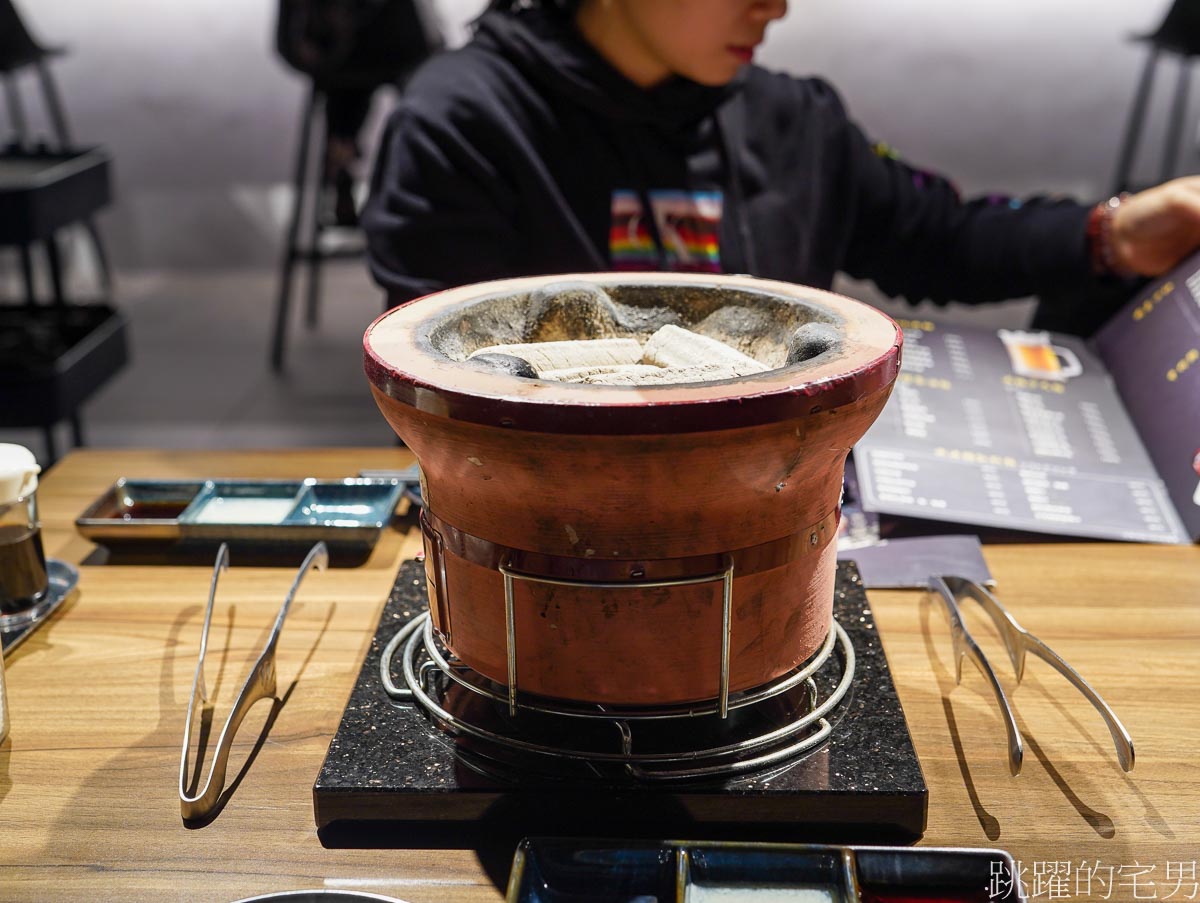 [花蓮美食]燚燿日燒肉地球旗艦店-花蓮燒肉店黑色系極簡設計質感好，假日中午有營業，燚燿日燒肉菜單