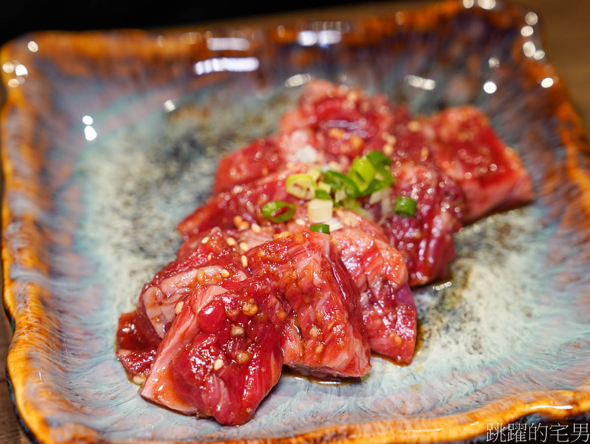 [花蓮美食]燚燿日燒肉地球旗艦店-花蓮燒肉店黑色系極簡設計質感好，假日中午有營業，燚燿日燒肉菜單