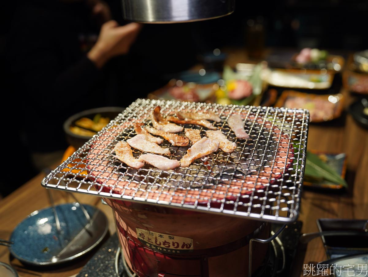 [花蓮美食]燚燿日燒肉地球旗艦店-花蓮燒肉店黑色系極簡設計質感好，假日中午有營業，燚燿日燒肉菜單