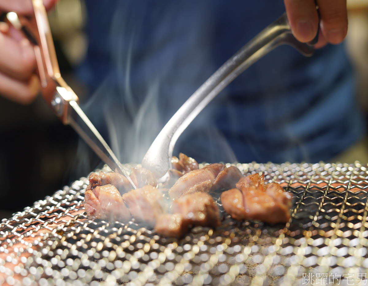 [花蓮美食]燚燿日燒肉地球旗艦店-花蓮燒肉店黑色系極簡設計質感好，假日中午有營業，燚燿日燒肉菜單