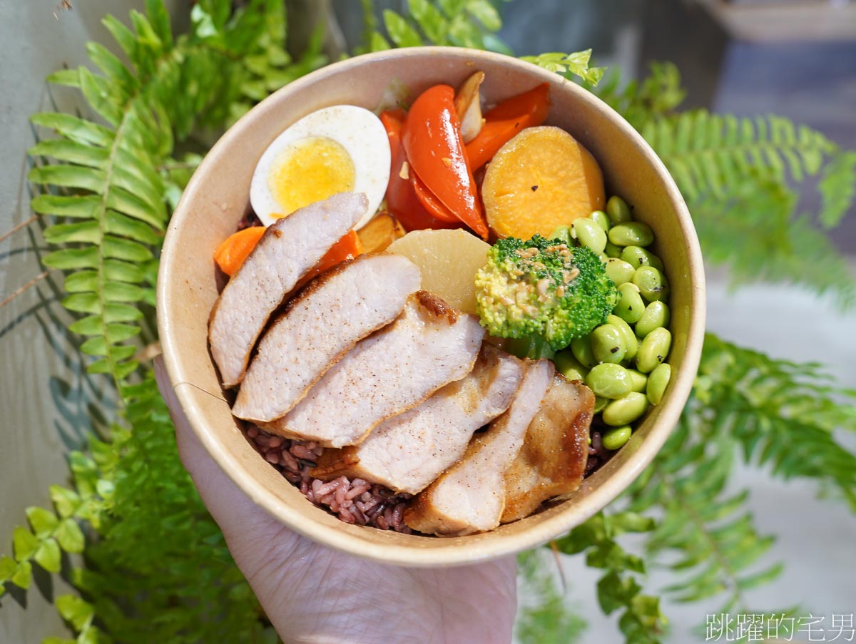 [花蓮便當]野餐日花蓮慈濟店-大推花蓮低卡便當，厚切松阪豬好吃又夠味，蒜香雞胸濕嫩不乾柴，自備餐盒還能減5元，花蓮健康餐盒489大卡起，提供外送線上訂餐(菜單)