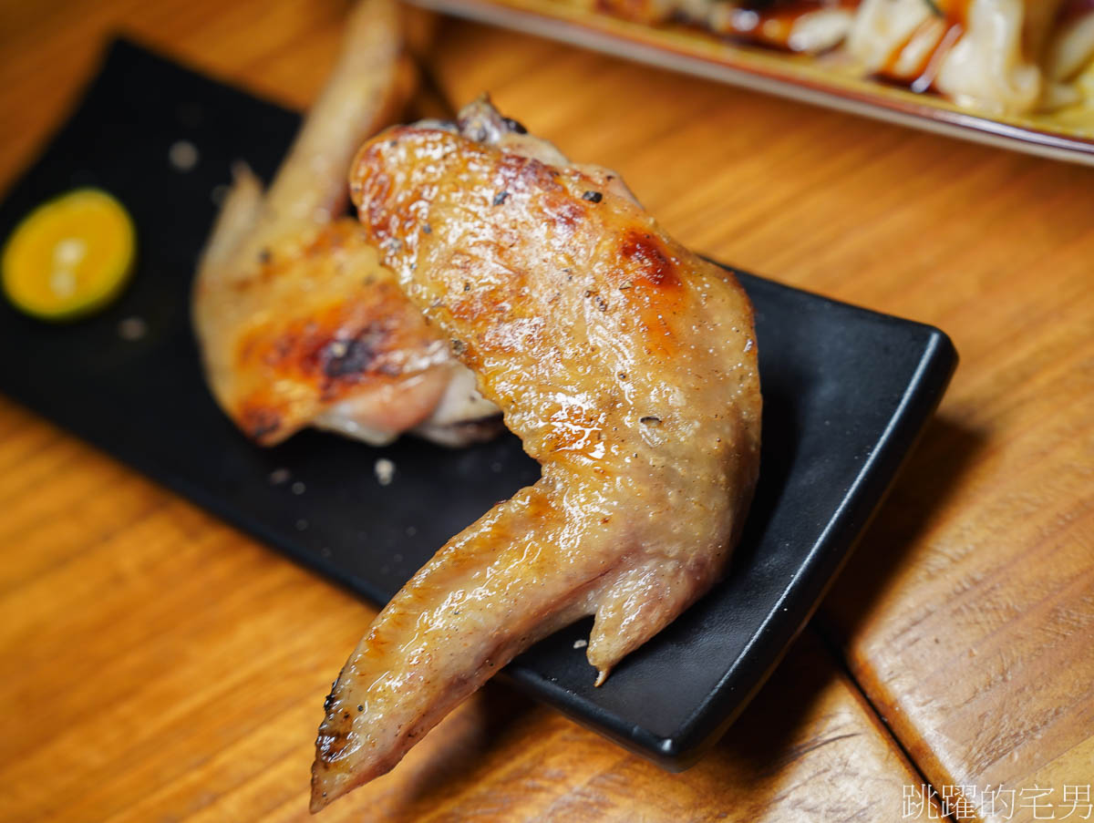 [花蓮美食]福坊炭烤酌酒-必吃烤土雞翅、好吃牛肉串，花蓮居酒屋喝紅白酒這價格很可以